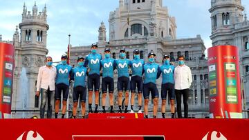 El equipo Movistar, en el podium de Madrid como mejor Equipo de la 75º Vuelta a España en este 2020