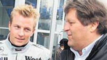 <b>PATRÓN Y PILOTO. </b>Haug, directivo de Mercedes, con Kimi.
