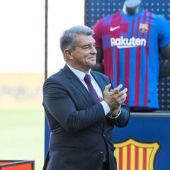 Laporta: "No descarto el regreso de Messi o Iniesta"