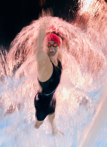 Alice Tai, del equipo de Gran Bretaña, compite durante las eliminatorias S8 de 400 m estilo libre femenino de natación. 