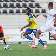 Etta Eyong muestra sus cartas y culmina la remontada del Cádiz
