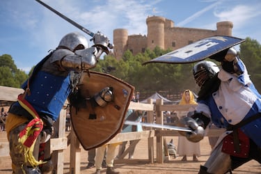 Lucha medieval a los pies del castillo de Belmonte