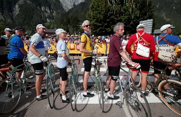 Exhibición de bicicletas antiguas durante la decimotercera etapa del Tour de Francia.