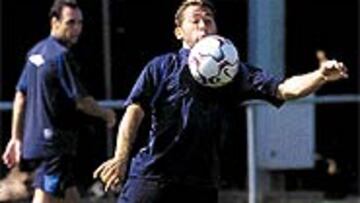 <b>FUTURO INCIERTO.</b> Raúl Tamudo, máximo goleador blanquiazul de la pasada temporada, está en el punto de mira de dos clubes ingleses.