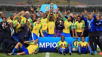 Mamelodi Sundowns (Sudáfrica): 4 títulos (2017-2018, 2018-2019, 2019-2020, 2020-2021). 