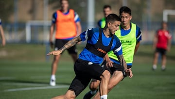 Joselu con el Alavés en un entrenamiento.