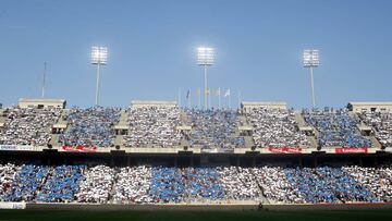 Los seguidores del Espanyol en el estadio de Montju&iuml;c.