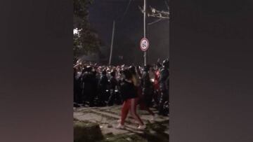 Tremendo lío: cargas policiales contra hinchas de River antes del partido contra Godoy