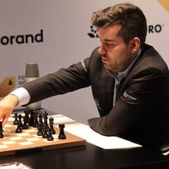 Carlsen a un punto de retener su corona: tablas en la décima