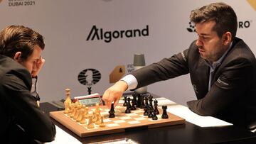 Carlsen a un punto de retener su corona: tablas en la décima