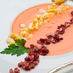 El truco de Karlos Arguiñano para preparar un salmorejo más saludable