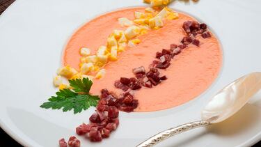 ?Por qu se llama gazpacho andaluz y cul es el origen del nombre?