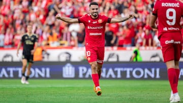 Fran Álvarez celebra un gol con el Widzec.
