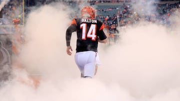 CINCINNATI, OH - OCTOBER 28: Andy Dalton #14 of the Cincinnati Bengals runs onto the field before the game against the Tampa Bay Buccaneers at Paul Brown Stadium on October 28, 2018 in Cincinnati, Ohio.   Andy Lyons/Getty Images/AFP
 == FOR NEWSPAPERS, IN