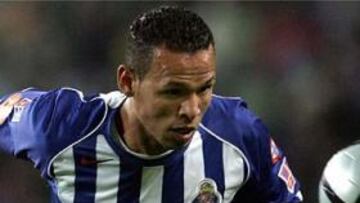 <b>PENDIENTE DE TRIUNFAR.</b> Luis Fabiano, que deslumbró en Brasil, ha fracaso en su primera experiencia en Europa, en las filas del Oporto.