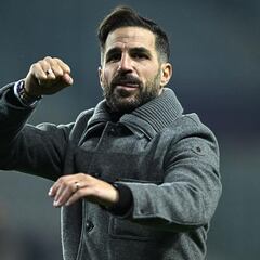 ¿Tiene hueco Cesc Fábregas en un gran banquillo de LaLiga? Los números sorprenden