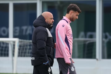 Manolo Gonzlez, junto a Puado, en un entrenamiento.