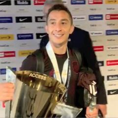 Guillermo Ochoa, Raúl Jiménez y Andrés Guardado posaron con sus trofeos