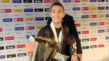 Guillermo Ochoa, Raúl Jiménez y Andrés Guardado posaron con sus trofeos