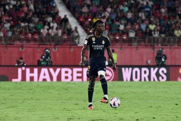 Toni Kroos fue sustituido por Eduardo Camavinga en el minuto 71. El centrocampista francés del Real Madrid saltó al césped con un vendaje en la pierna izquierda.
