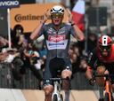 Van der Poel le birla a Pogacar una Milán-San Remo para la historia