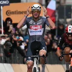 Van der Poel le birla a Pogacar una Milán-San Remo para la historia