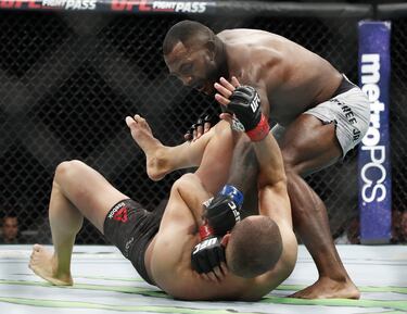 La amistad es primero: Cormier no enfrentará a Caín Velásquez