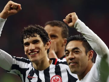 FRANKFURT AM MAIN, GERMANY - NOVEMBER 05:  Marco Fabian (R) and Jesus Vallejo of Frankfurt celebrate after the Bundesliga match between Eintracht Frankfurt and 1. FC Koeln at Commerzbank-Arena on November 5, 2016 in Frankfurt am Main, Germany.  (Photo by Alex Grimm/Bongarts/Getty Images)  ALEGRIA 
 PUBLICADA 14/12/16 NA MA09 2COL
 PUBLICADA 26/12/16 NA MA30 2COL