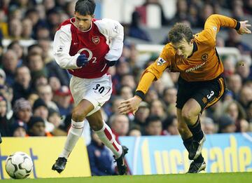 El delantero de Arsenal fue campeón de la Premier League 2003 - 2004.