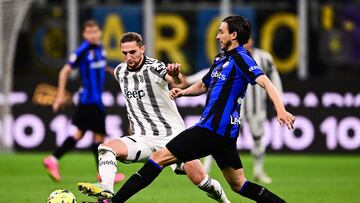 Juventus' French midfielder Adrien Rabiot (L) fights for the ball with Inter Milan's Italian defender Matteo Darmian during the Italian Cup semi-final second leg football match between Inter Milan and Juventus at the Giuseppe-Meazza (San Siro) stadium in Milan, on April 26, 2023. (Photo by Marco BERTORELLO / AFP)