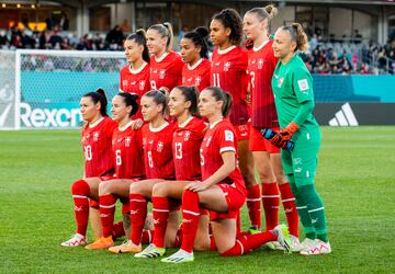 El once inicial de la selecci¨®n de Suiza antes del partido ante Espa?a.