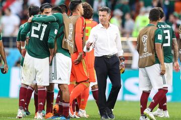 La efectividad de Osorio fue muy alta (67.4% de victorias) y su equipo llegó a desplegar buenos ratos de buen fútbol, pero la Selección, bajo su mando, perdió de forma estrepitosa los partidos clave. Un año después del 7-0 en la Copa América Centenario ocurrió un 4-1 en semifinales de la Copa Confederaciones de Rusia, a manos de Alemania. Al mes del batacazo, un combinado conformado por jugadores de la Liga MX cayó 1-0 contra Jamaica en semifinales de la Copa Oro 2017. Mientras tanto, Osorio llegó a Rusia a través del hexagonal de Concacaf más tranquilo de la historia (solo una derrota, en el último cotejo). En la Copa del Mundo arrancó venciendo a Alemania (1-0), en el que es el resultado más importante de la Selección Mexicana en la cita. Luego sometió a Corea del Sur (2-1), pero el plan falló a la hora buena y el equipo entró en depresión contra Suecia (3-0). En octavos de final, frente a Brasil, no hubo nunca opción (2-0). Aquel fue el último partido del colombiano al frente del Tricolor.