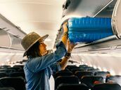 Las ocho aerolíneas que permiten llevar una maleta de mano totalmente gratis
