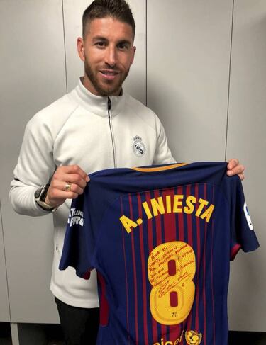 Sergio Ramos poses with Iniesta's shirt