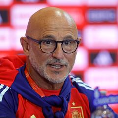 De la Fuente: “No hay conflicto con Flick ni con el Barça”