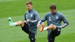 Kimmich y M&uuml;ller, durante un entrenamiento de Alemania.