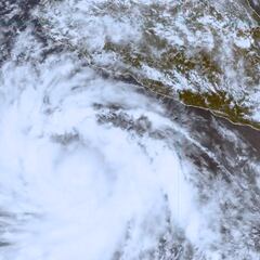 “Estelle” se intensifica a huracán categoría 1