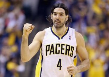 Sobreviviente de la generación dorada del basquetbol argentino, Luis Scola lleva una dilatada carrera en la NBA: siete años, en los que ha vestido las camisetas de los Rockets, los Suns y los Pacers. Campeón olímpico en 2004.