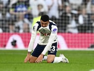 Soccer Football - Premier League - Tottenham Hotspur v Brighton & Hove Albion - Tottenham Hotspur Stadium, London, Britain - April 18, 2026 Tottenham Hotspur's Pedro Porro looks dejected after the match REUTERS/Dylan Martinez EDITORIAL USE ONLY. NO USE WITH UNAUTHORIZED AUDIO, VIDEO, DATA, FIXTURE LISTS, CLUB/LEAGUE LOGOS OR 'LIVE' SERVICES. ONLINE IN-MATCH USE LIMITED TO 120 IMAGES, NO VIDEO EMULATION. NO USE IN BETTING, GAMES OR SINGLE CLUB/LEAGUE/PLAYER PUBLICATIONS. PLEASE CONTACT YOUR ACCOUNT REPRESENTATIVE FOR FURTHER DETAILS. REFILE - CORRECTING EVENT