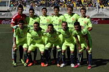 El modelo flúor de la U. Camiseta resistida por los hinchas y con la que el equipo ganó pocos partidos.