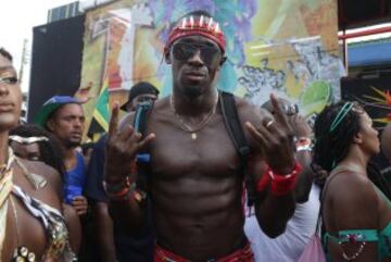Usaint Bolt baila al ritmo del Carnaval de Trinidad y Tobago