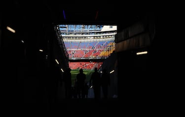 Aficionados del Fútbol Club Barcelona entrado al Spotify Camp Nou.