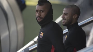Paulinho salió ayer a ejercitarse al lado de Rafinha.