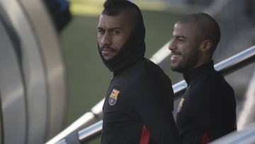 Paulinho sali&oacute; ayer a ejercitarse al lado de Rafinha.