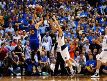 Stephen Curry anota el tiro decisivo ante José Manuel Calderón.