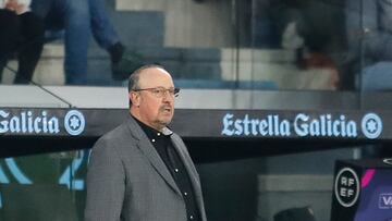 El entrenador del Celta, Rafa Benítez, durante el encuentro ante el Cádiz, correspondiente a la jornada 15 de primera división disputado el lunes en el estadio de Balaidos, en Vigo.