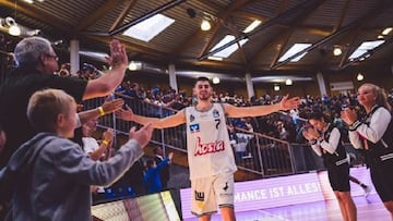 Basquetbolista que brilla en Alemania: "En Chile no tengo isapre, acá me sale gratis"