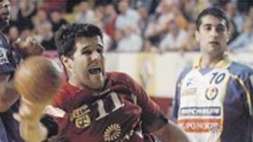 <b>POTENCIA. </b>Castrenasa empezó como pivote ofensivo del Ademar.