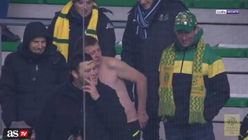 Nantes fan musters inners Geordie, topless in the cold