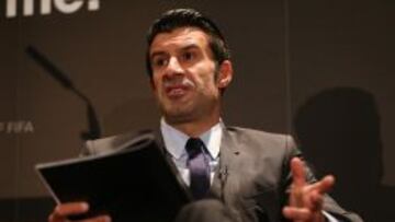 Figo presenta su candidatura a la FIFA en Wembley